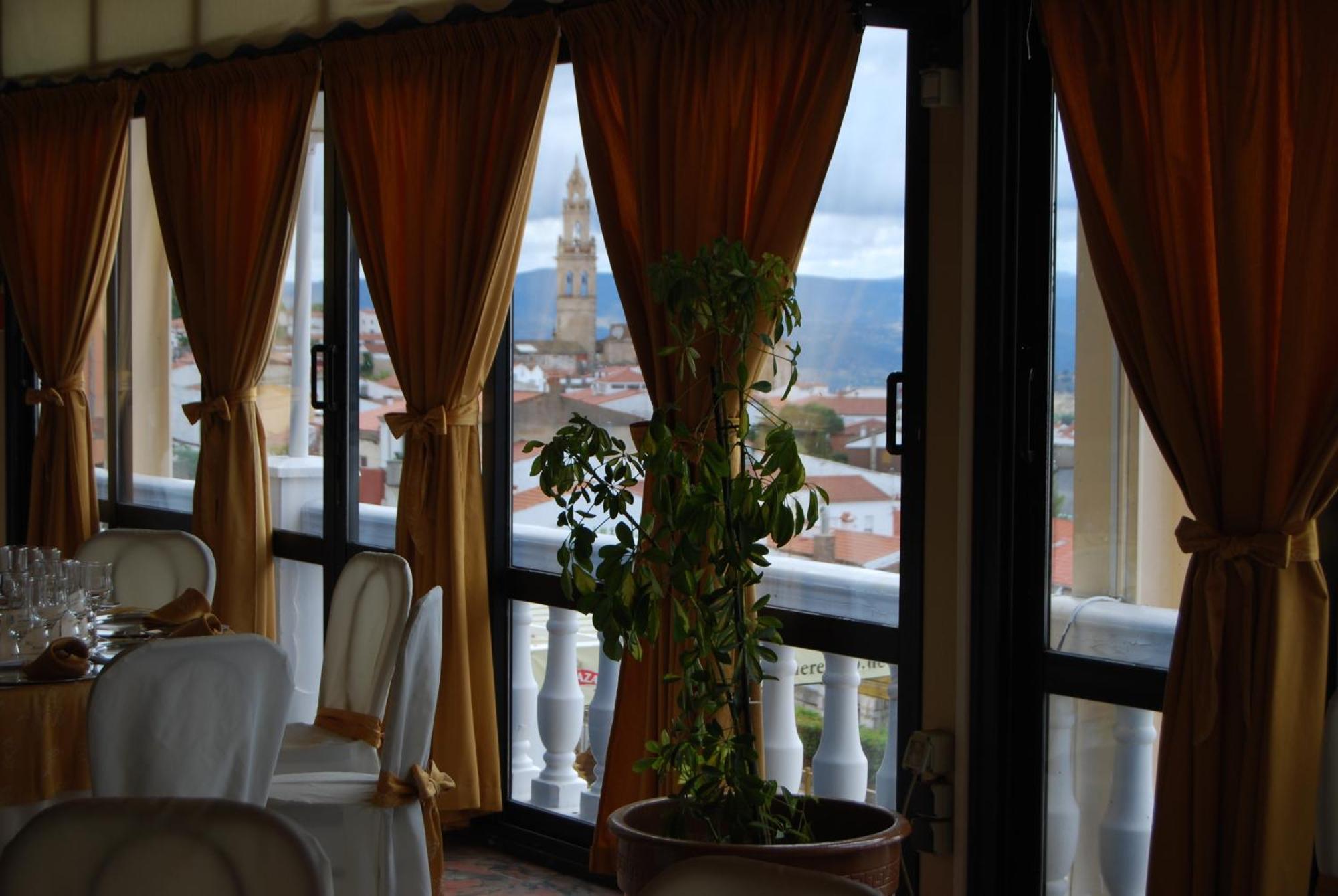 Hotel Los Templarios Jerez De Los Caballeros Extérieur photo